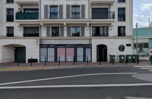 Clamart Apartment | Chic and spacious apart with parking and garden