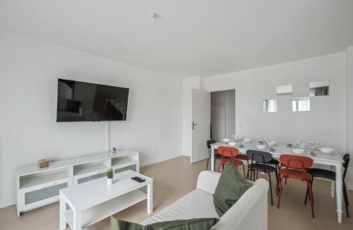 Cergy Apartment | Chic and spacious apart with parking