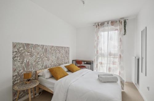 Cergy Apartment | Chic and spacious apart with parking