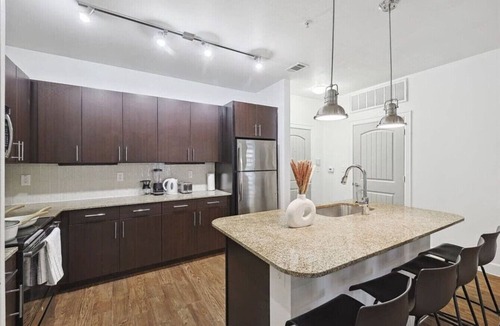 Frisco Apartment | Chic and Stylish 2B Near Legacy West Wi-fi