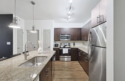 Frisco Apartment | Chic and Stylish 2B Near Legacy West Wi-fi