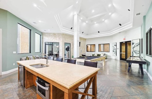 Frisco Apartment | Chic and Stylish 2B Near Legacy West Wi-fi