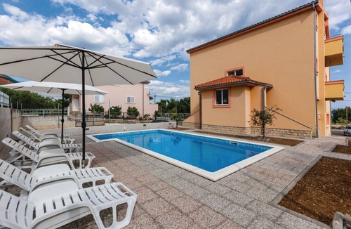 Rudine Apartment | Chic and Stylish Kastel Novi Apartment with Pool - Five Bedroom Apartment With Pool