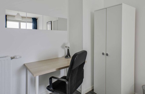 Mantes-la-Ville Apartment | Chic apart with parking and balcony