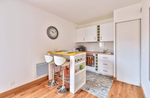 Saint-Denis Apartment | Chic Apart With Parking - The River Seine