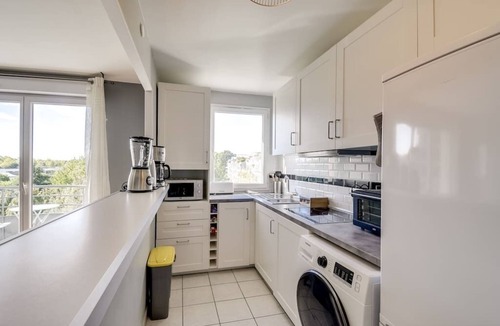 Courdimanche Apartment | Chic Apart With Parking and Balcony