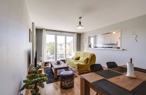 Courdimanche Apartment | Chic Apart With Parking and Balcony