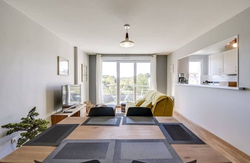 Courdimanche Apartment | Chic Apart With Parking and Balcony