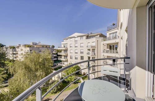 Courdimanche Apartment | Chic Apart With Parking and Balcony