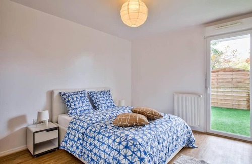 Orly Apartment | Chic apart with terrace and parking