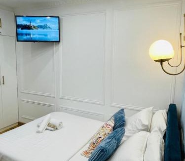 Ternes Apartment | Chic Apartment Arc de Triomphe-Champs Élysées