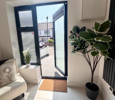 Leyton Apartment | Chic Apartment E10