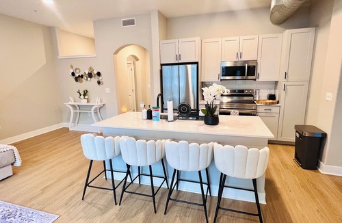 Towson Apartment | Chic Apartment Facing Towson Mall