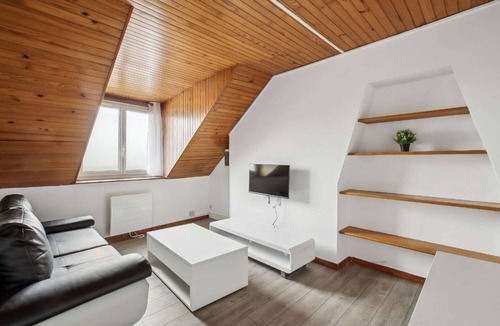 Rosny-sur-Seine Apartment | Chic Apartment in Rosny-sur-Seine