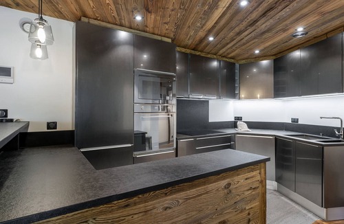 Val-d'Isere Apartment | Chic Apartment in Central Val d'Isère, Near Slopes - Panoramic Views, Sauna, Parking