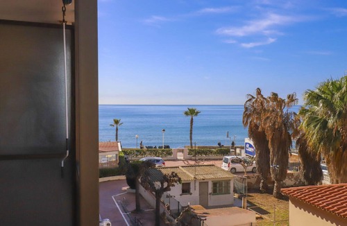 Vilafortuny Apartment | Chic Apartment in Cambrils, Terrace & Mediterranean Comfort