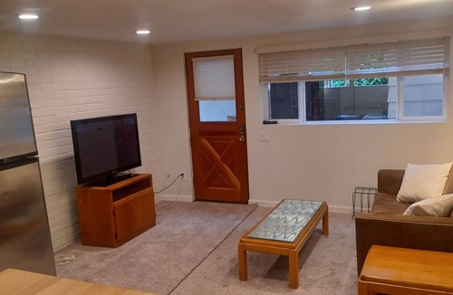 Lake Hills Apartment | Chic apartment in pleasant Bellevue with WiFi access,