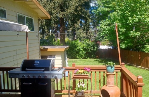 Lake Hills Apartment | Chic apartment in pleasant Bellevue with WiFi access,