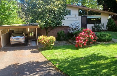 Lake Hills Apartment | Chic apartment in pleasant Bellevue with WiFi access,