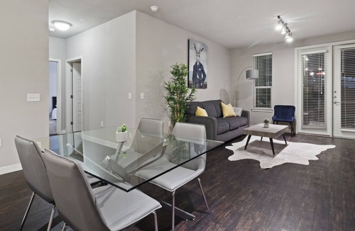Fort Worth Cultural District Apartment | Chic Apartment in the Heart of FW | King Bed