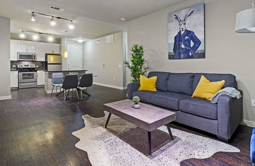 Fort Worth Cultural District Apartment | Chic Apartment in the Heart of FW | King Bed