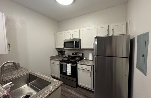 College Park Apartment | Chic Apt in The Woodlands-Parking-WI-FI-King Bed