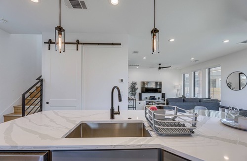 South Manchaca House | Chic Austin House w/Spacious Backyard & Hammock