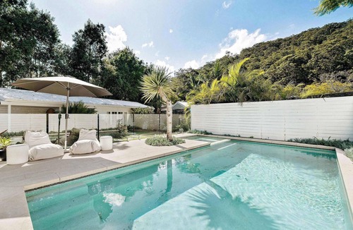 Patonga House | Chic Beach Cottage with Pool and Spa
