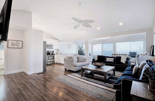 Wading River House | Chic Beach House Waterfront, Vineyards, Hot Tub