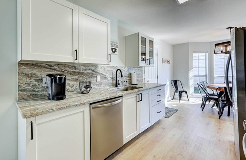 Bentonville House | Chic Bentonville Home w/Patio & Fire Pit!