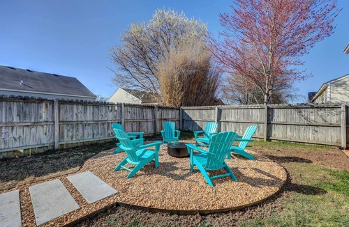 Bentonville Cottage | Chic Bentonville Home w/Patio & Fire Pit!