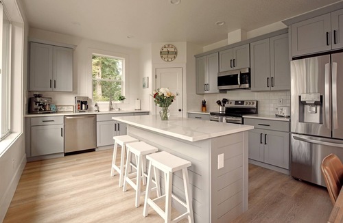 Netarts House | Chic Boutique Stay-Hot Tub & Massage Chair, EV