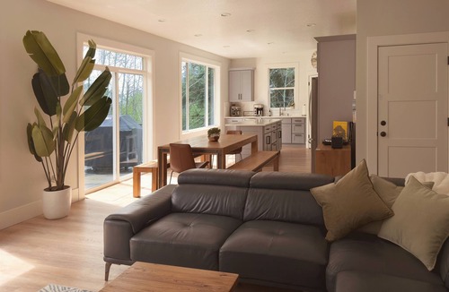 Netarts House | Chic Boutique Stay-Hot Tub & Massage Chair, EV