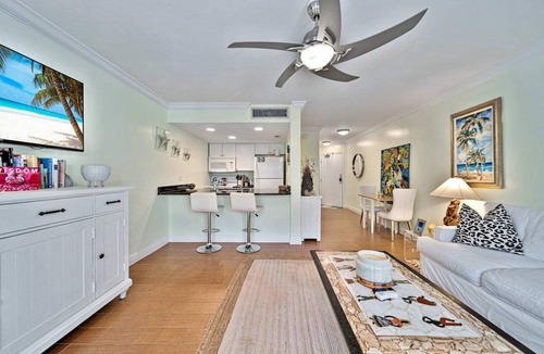 Captiva Condo | Chic Captiva Villa Residence with Great Amenities