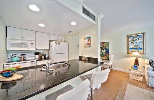 Captiva Condo | Chic Captiva Villa Residence with Great Amenities