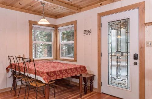 Carnelian Bay House | Chic Carnelian Bay Cabin