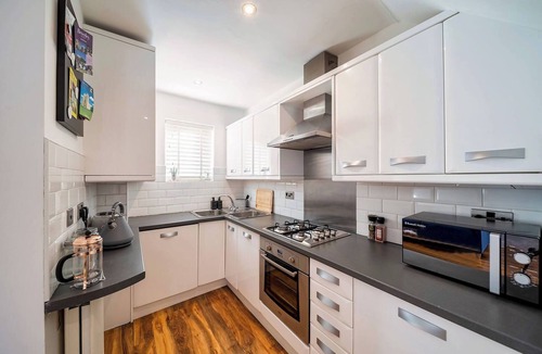 Beverley Ski Chalet | Chic Central House with Garden & Free Parking