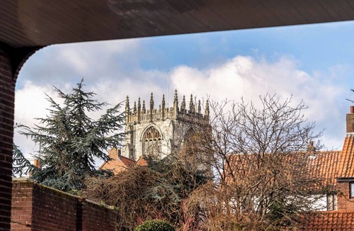 Beverley Ski Chalet | Chic Central House with Garden & Free Parking