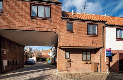 Beverley Ski Chalet | Chic Central House with Garden & Free Parking