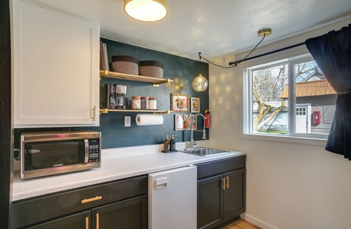 Latah Valley Apartment | Chic, Central Spokane Apt for Couples & Solo Stays