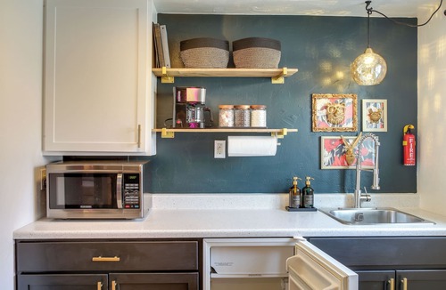 Latah Valley Apartment | Chic, Central Spokane Apt for Couples & Solo Stays