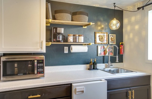 Latah Valley Apartment | Chic, Central Spokane Apt for Couples & Solo Stays