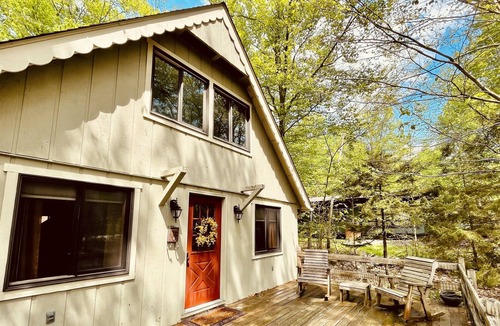 Pocono Pines Ski Chalet | Chic Chalet in the Poconos!