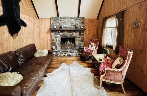 Pocono Pines Ski Chalet | Chic Chalet in the Poconos!