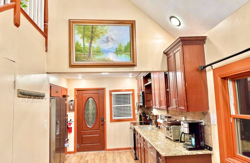 Montague Ski Chalet | ★Chic Chalet River Views & Access★