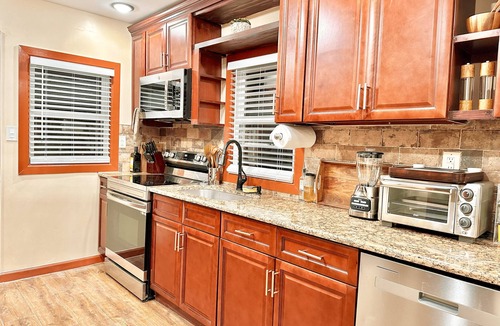 Montague Ski Chalet | ★Chic Chalet River Views & Access★