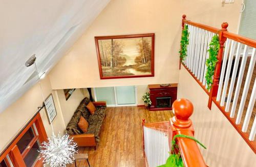 Montague Ski Chalet | Chic Chalet River Views & Access