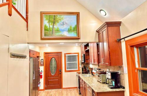 Montague Ski Chalet | Chic Chalet River Views & Access