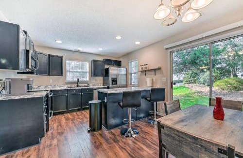 Charlotte House | Chic Charlotte Townhome w/Community Pool