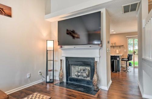 Charlotte House | Chic Charlotte Townhome w/Community Pool